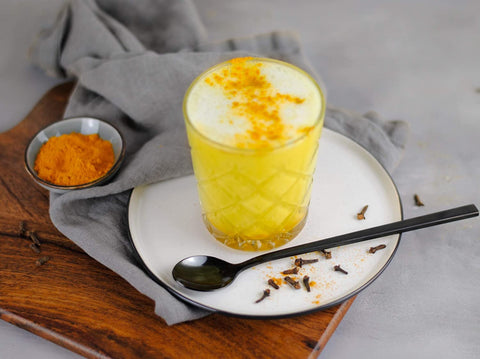 Goldene Milch - voller "gesunder" Zutaten - bioKontor