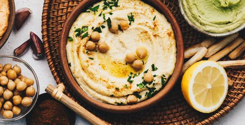Hummus mit Schwarzkümmelöl - bioKontor