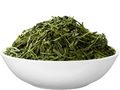 bio Sencha Grüntee geschnitten und getrocknet von bioKontor - Produktvorschau in weißer Schale